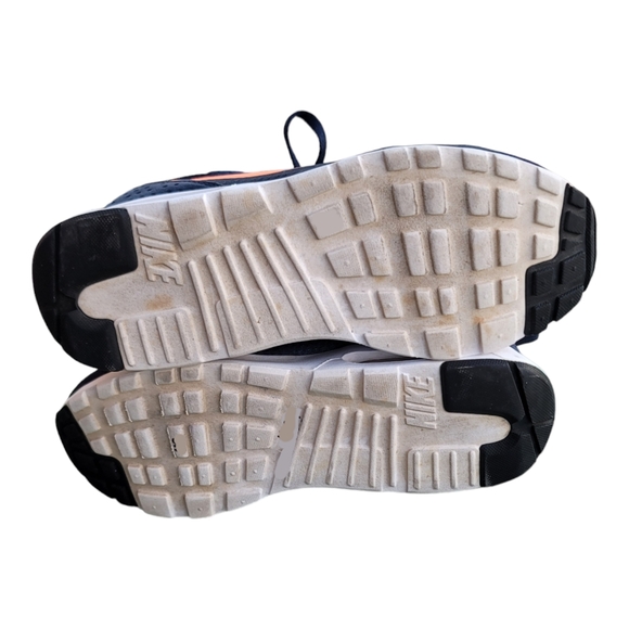 NIKE WOMANS AIR MAX TAVAS ATHLETIC SHOES - Picture 5 of 5